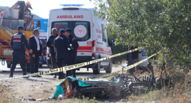 Devrilen motosiklet sürücüsü öldü