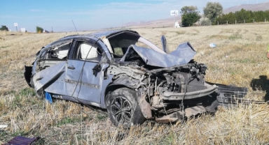 Devrilen otomobildeki 2 kişi öldü, 1 kişi yaralandı