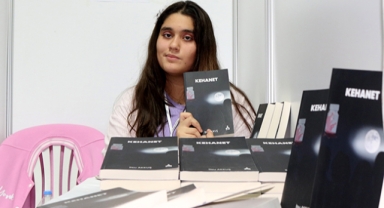Genç yazar Antalya Kitap Fuarı'nda