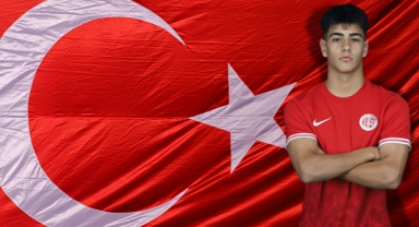 İzmirli’ye milli davet