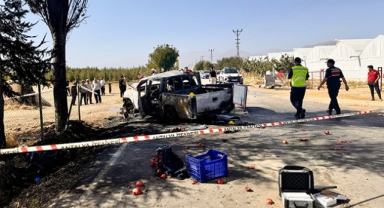 Kamyonet ve motosiklet çarpıştı: 2 ölü, 1 yaralı