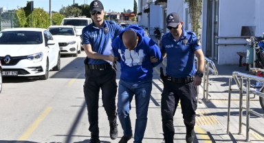 Kavgayı ayırmak isteyen kişi tabancayla yaralandı