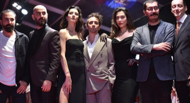 Kırmızı halıda şıklık yarışı