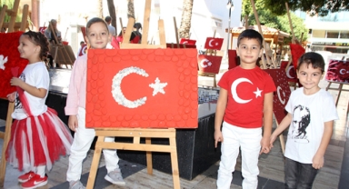 Miniklerden bayrak sergisi