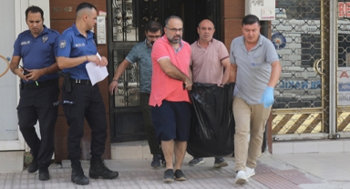 Odasında ölü halde bulundu