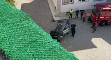 Otomobilin sürücüsü yaralandı