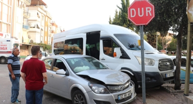 Personel servisiyle çarpıştı