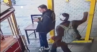 Polisi boynundan bıçaklayan şüpheli yakalandı