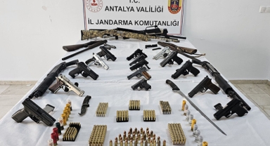 Serik’te ruhsatsız silahlar toplandı