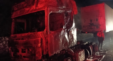 Seyir halindeki tırda çıkan yangın söndürüldü