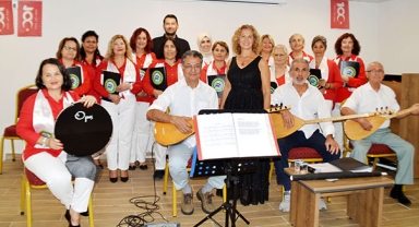Yaşlılara türkü şöleni