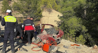 3 otomobilin karıştığı kazada 3 kişi öldü, 5 kişi yaralandı