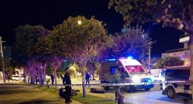 Ağaca çarpan motosikletteki 2 kişi öldü