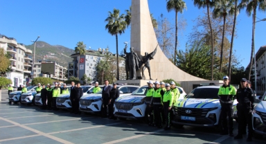 Alanya'da teşkilata araç teslimi