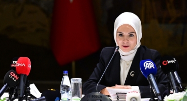 Bakan Mahinur Özdemir Göktaş 'şiddet içeren yayınlar' konusunda uyardı.