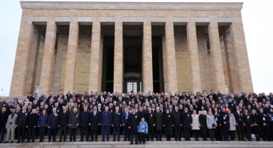 Bakan ve öğretmenlerden Anıtkabir ziyareti