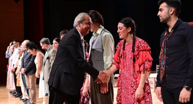 Başkan Kocagöz oyun galasında