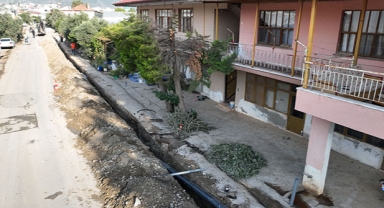 Demre'de içme suyu hattı yenilemesi