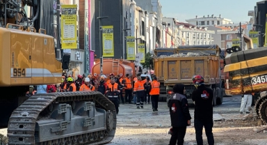 Enkazda kalan işçiyi kurtarma çalışmaları sürüyor