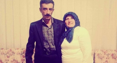 Geri manevra yaparken eşini ezdi
