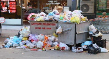Grev nedeniyle sokaklar çöple doldu