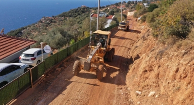 Kaş'ta yol yapım çalışmaları