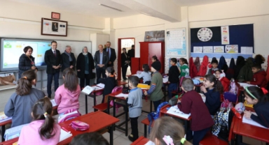 Kepez’den baş tacı öğretmenlere çiçek