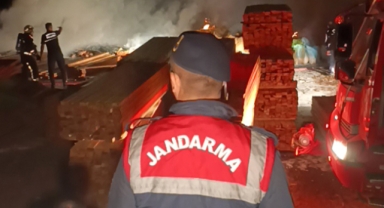 Kereste fabrikası yandı