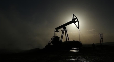 Küresel petrol arzı 300 bin varil arttı