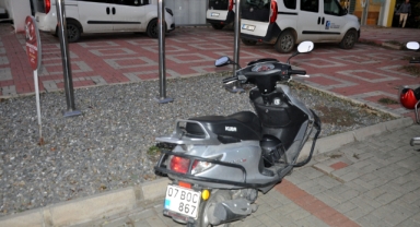 Motosikletle ticari araç çarpıştı
