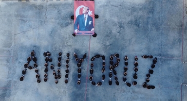 Öğrencilerden ‘Atatürk’ koreografisi