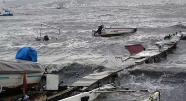 Sağanak ve fırtına nedeniyle tekneler battı
