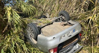 Serik’te otomobil takla attı