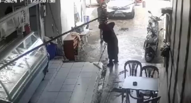 Tamir için çıktığı tavandan düştü