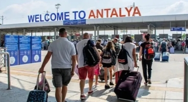 Antalya'ya, nüfusunun 7 katından fazla turist