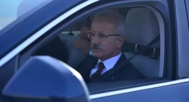 Bakan Uraloğlu, yeni kavşaktan Togg ile geçti