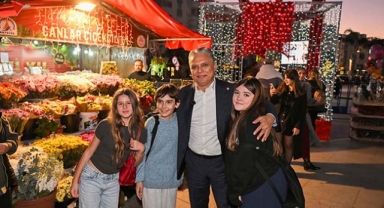 Başkan Uysal Yeni Yıl Çarşısı'nda