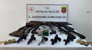 Çok sayıda ruhsatsız silah ele geçirildi