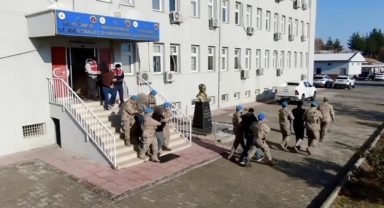DEAŞ'a darbe: Operasyonlarda 182 şüpheli yakalandı