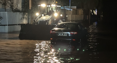 Evleri su bastı