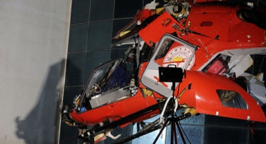 Helikopterin enkazı kaldırıldı