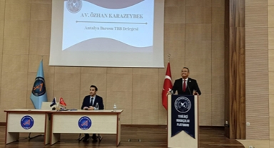 Hukukçular mesleklerini tartıştı