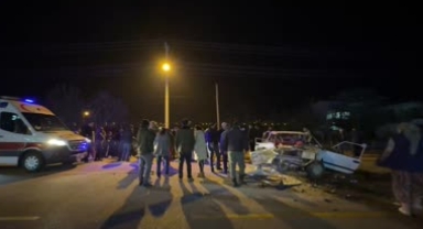 İki otomobil çarpıştı: 5 yaralı