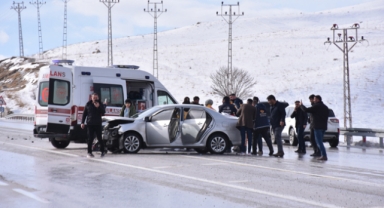 Otomobil bariyerlere çarptı
