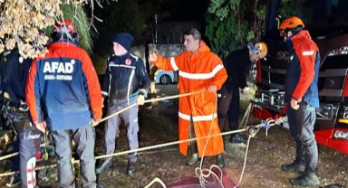 Otomobil falezlerden düştü, arama çalışması başlatıldı
