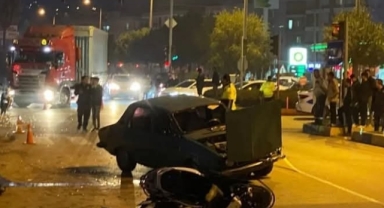 Otomobil ile motosiklet çarpıştı: 1 kişi öldü, 4 kişi yaralandı