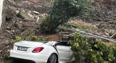 Sağanak nedeniyle istinat duvarı çöktü