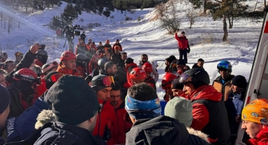 Sporcuların üzerine çığ düştü: 5 kişi yaralandı