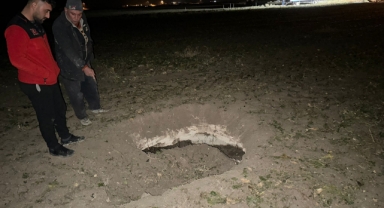 Tarlada obruk oluştu