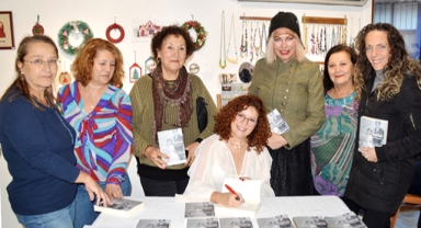 Teyzesi ile anılarını kitaplaştırdı